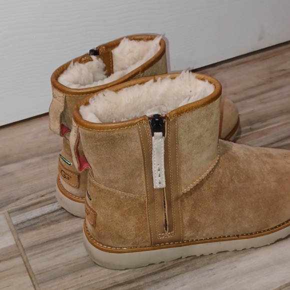 Ugg - Picture 4 of 5